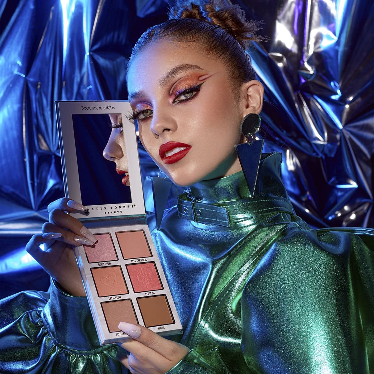 PALETA DE ROSTRO RUBORES Y CONTORNO IT'S A VIBE VOL. 2 - LUIS TORRES X BEAUTY CREATIONS VOL. 2
