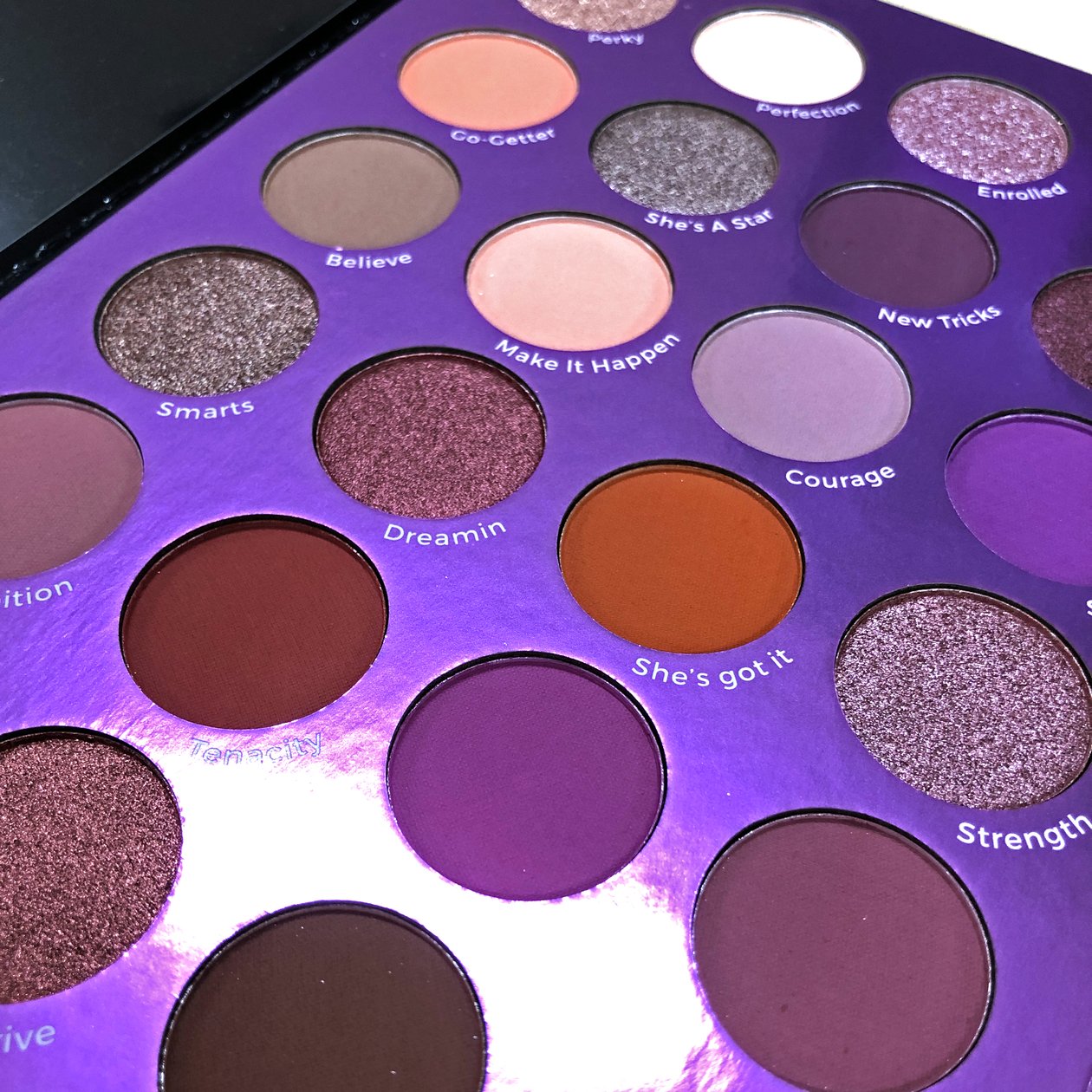 Sombra De 24 Colores Legally Nude